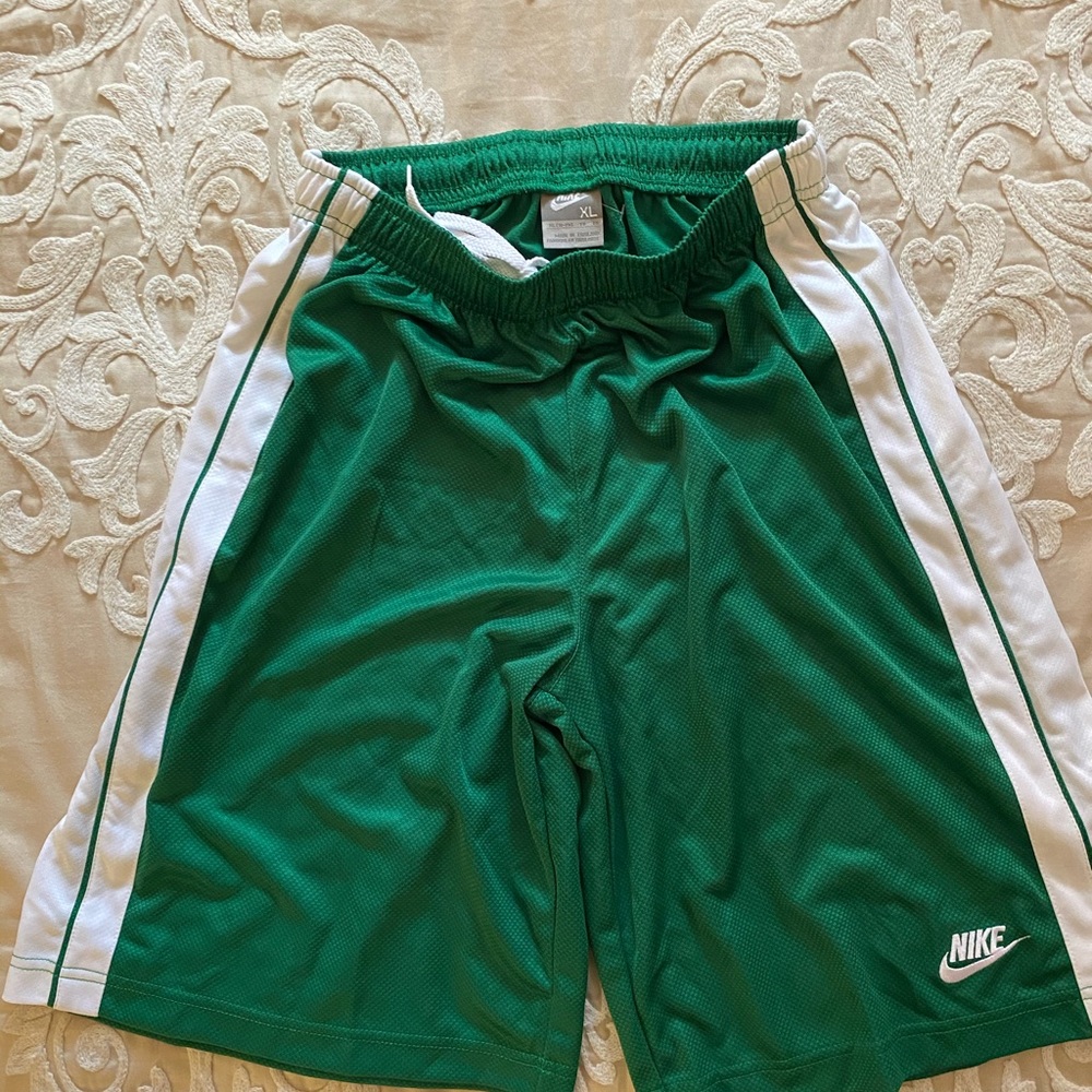 Boys Nike shorts XL (18-20) NWOT